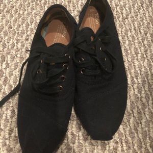 Toms lace up shoes